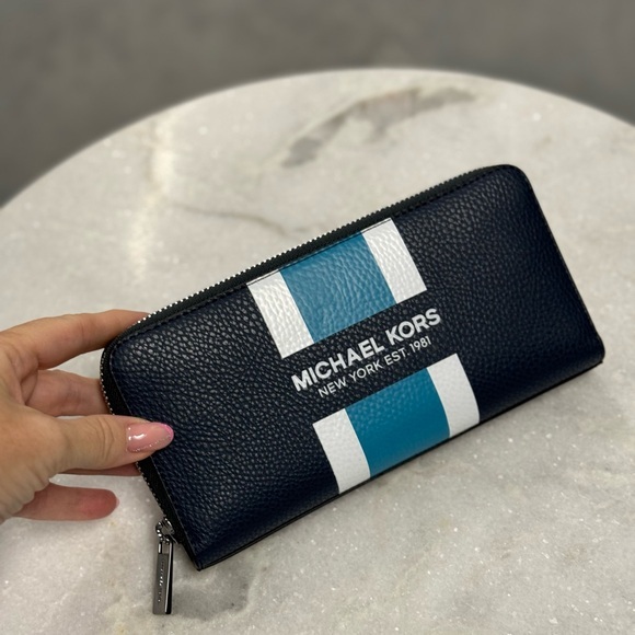 NWT Michael Kors cooper wallet - Picture 1 of 8